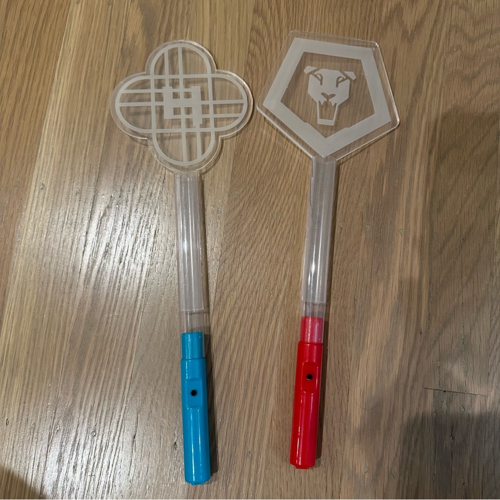 Light Up Huntrix & Saja Boys K Pop Demon Hunter Wands with Red and Blue Handles